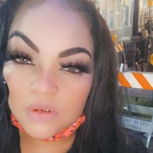 Meet your Posher, Desiree